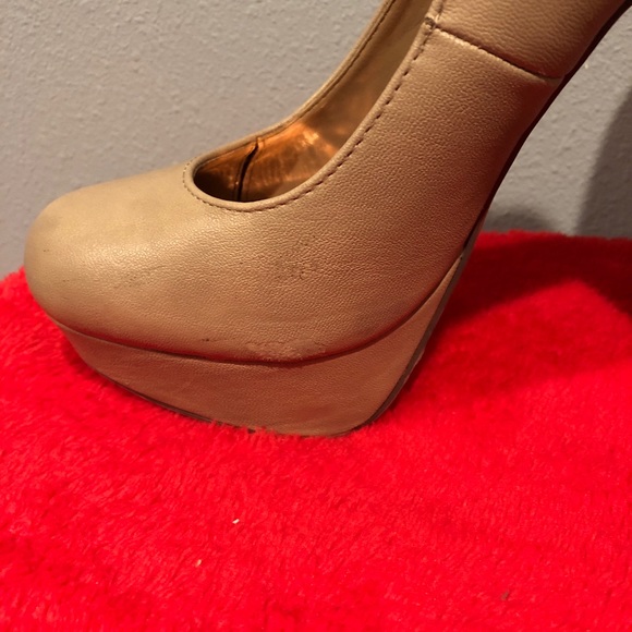Heels - Picture 3 of 3